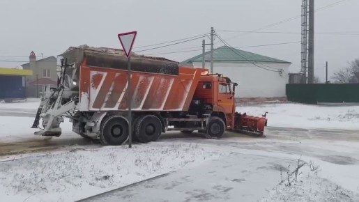 Коммунальные службы продолжают устранять последствия стихии