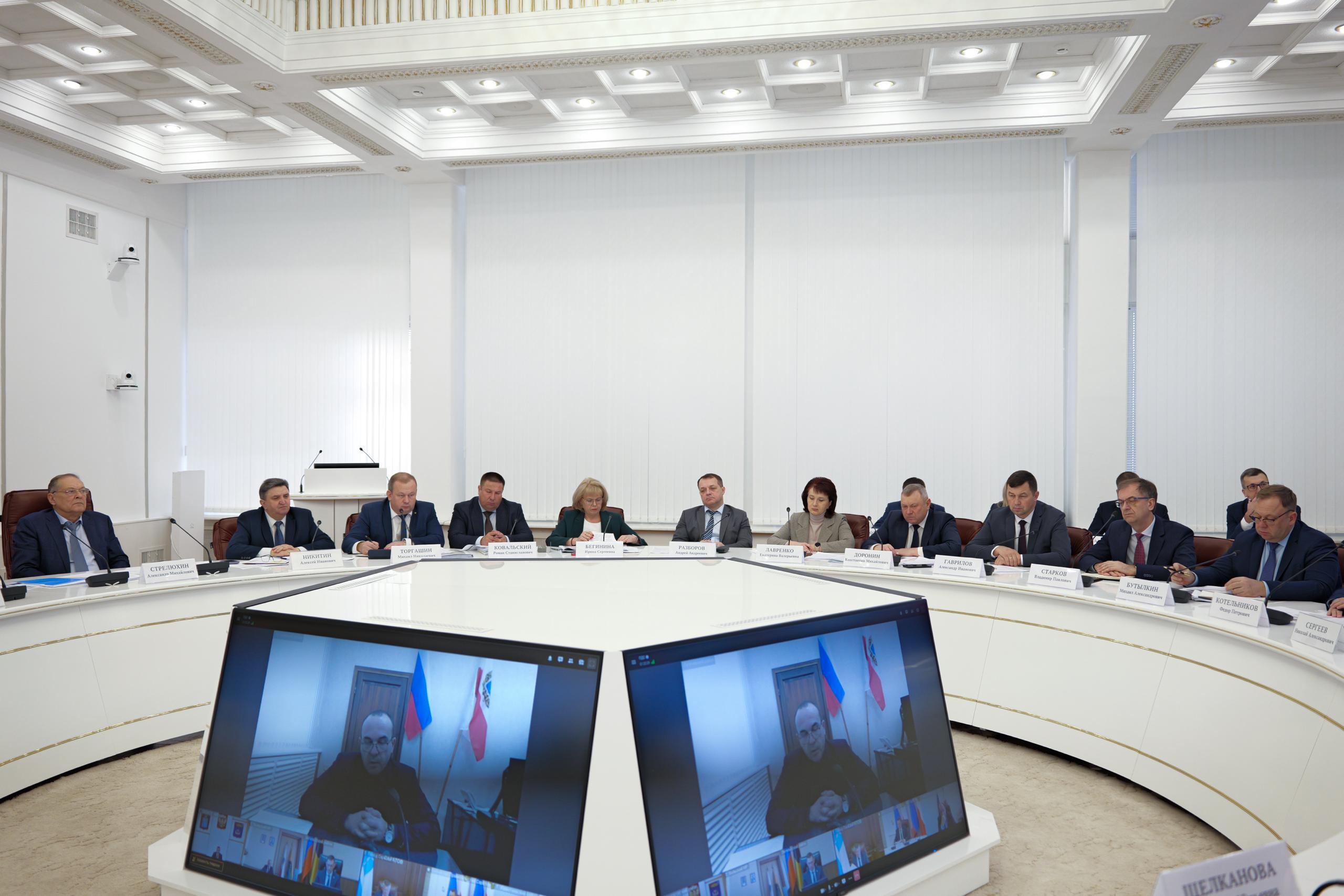 Губернатор Роман Бусаргин провел постоянно действующее совещание с заместителями председателя правительства, министрами, а также главами районов Губернатор Роман Бусаргин провел постоянно действующее совещание с заместителями председателя правительства, министрами, а также главами районов