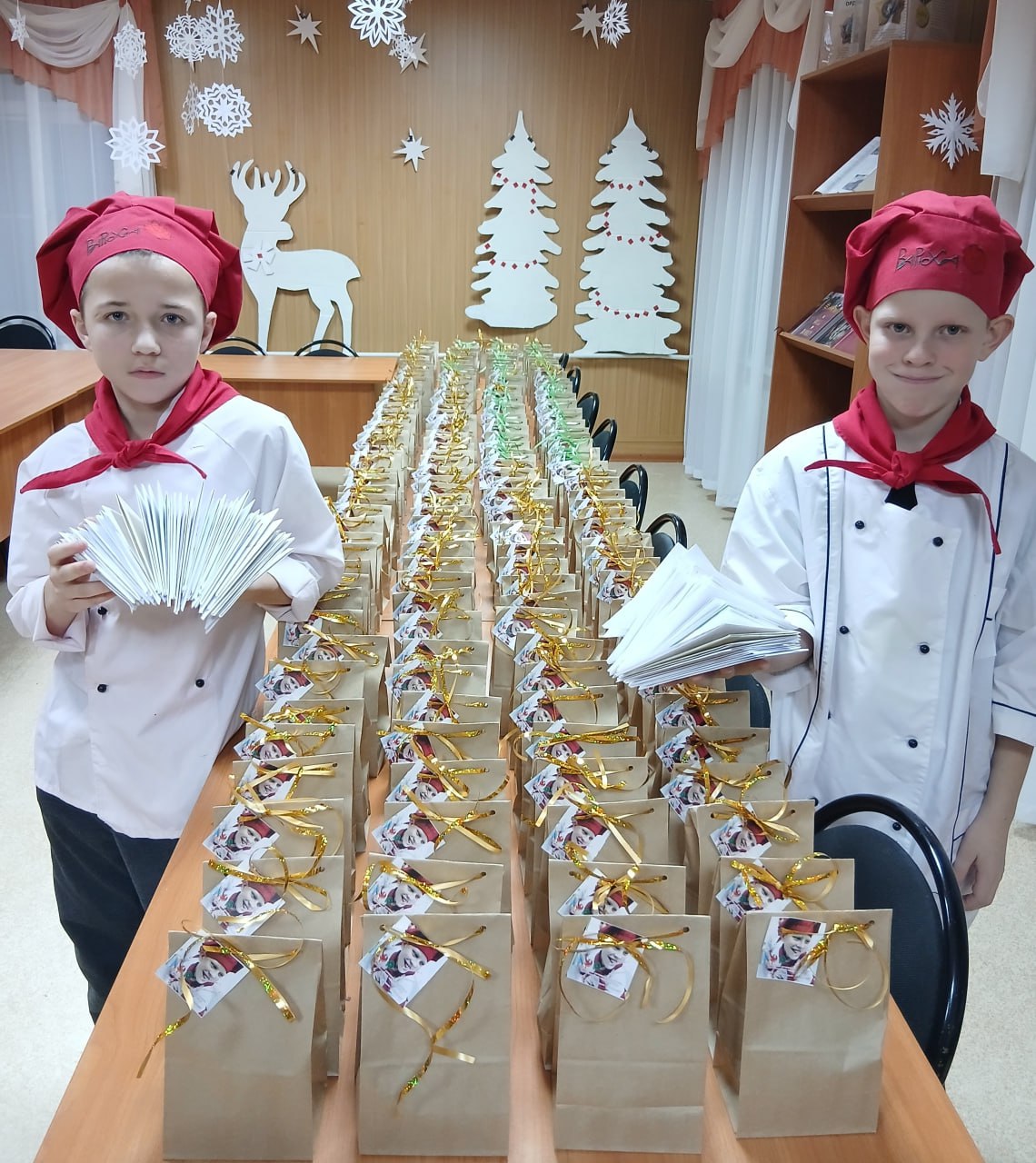 Воспитанники хвалынской школы-интерната отправили участникам СВО тысячу печений и сотни писем Воспитанники хвалынской школы-интерната отправили участникам СВО тысячу печений и сотни писем