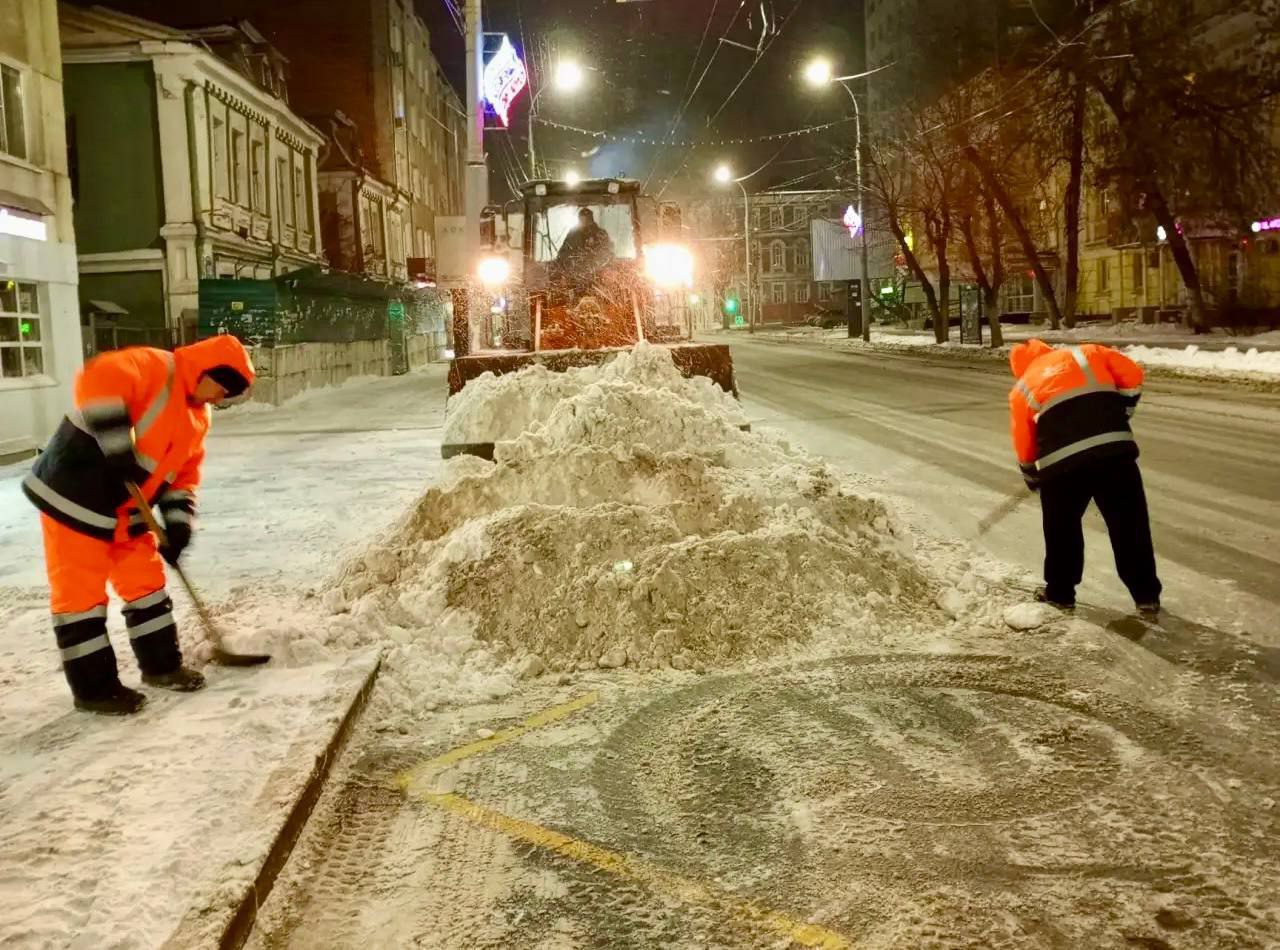 Коммунальные службы продолжают устранять последствия стихии Коммунальные службы продолжают устранять последствия стихии