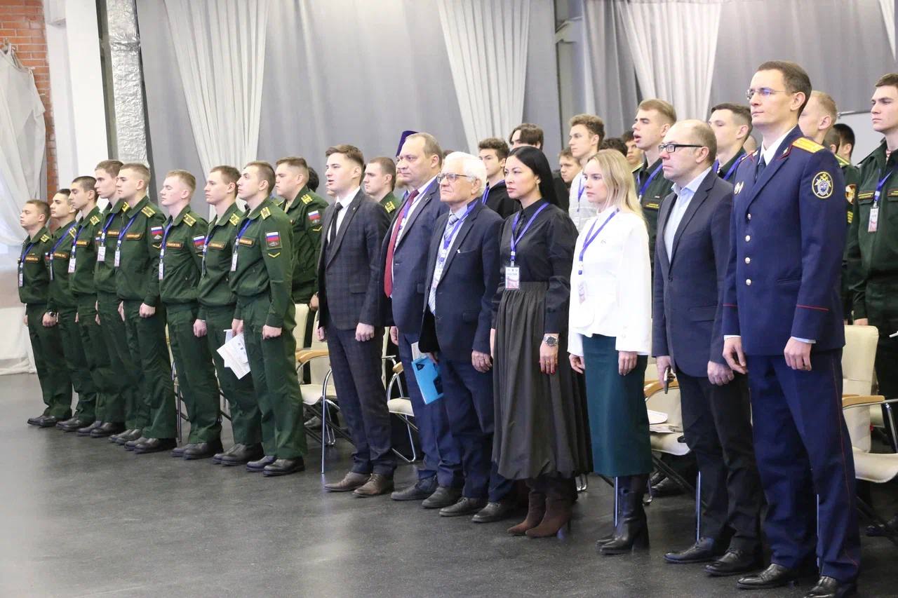 Юные герои Саратовской области получили награды на патриотическом форуме