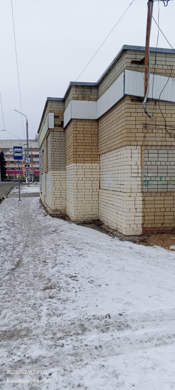 Предприниматель убрал незаконную пристройку к магазину Предприниматель убрал незаконную пристройку к магазину