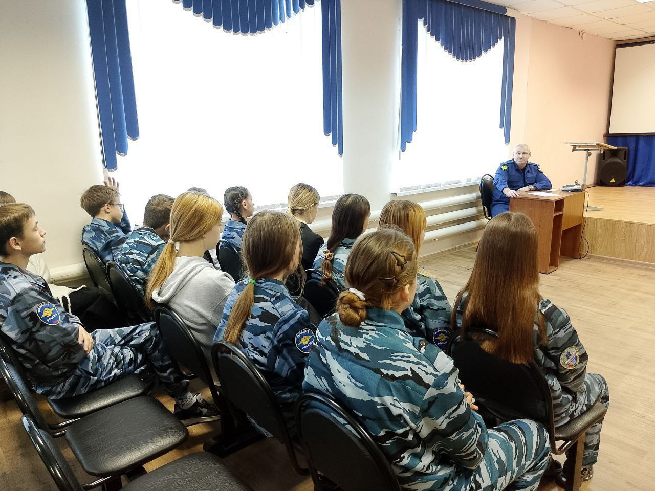 Представитель прокуратуры Саратовской области провел государственно-патриотическое мероприятие с молодежью Представитель прокуратуры Саратовской области провел государственно-патриотическое мероприятие с молодежью