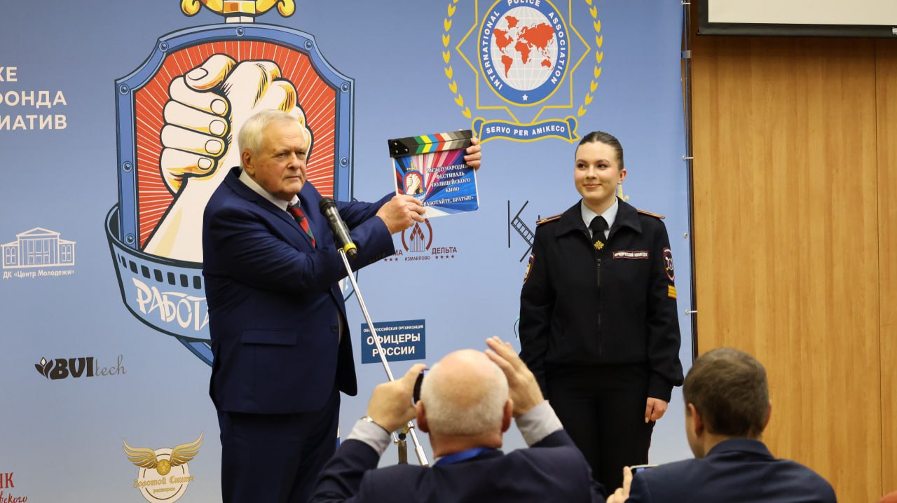 Награду Международного фестиваля полицейского кино «Работайте, братья!» получил фильм саратовских полицейских Награду Международного фестиваля полицейского кино «Работайте, братья!» получил фильм саратовских полицейских