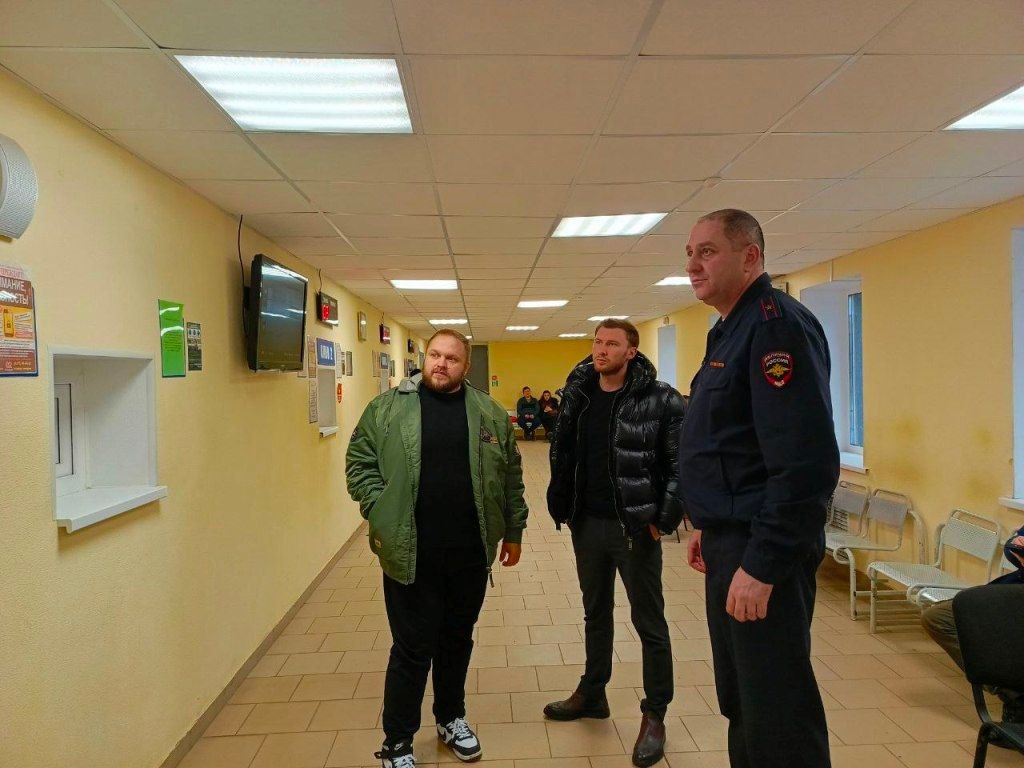 В Энгельсе общественники оценили качество предоставления госуслуг по линии Госавтоинспекции В Энгельсе общественники оценили качество предоставления госуслуг по линии Госавтоинспекции