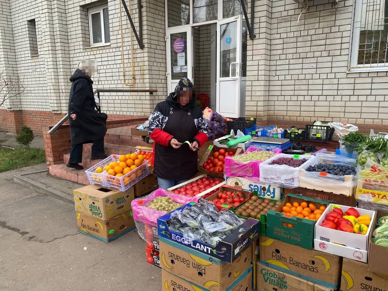 В Энгельсе пресекают несанкционированную торговлю В Энгельсе пресекают несанкционированную торговлю