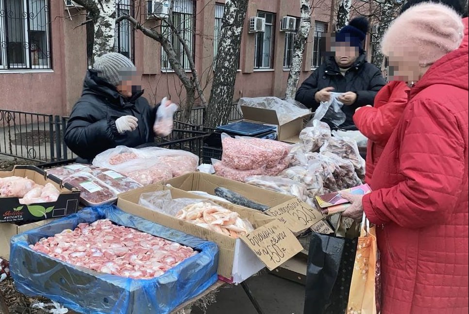 В Энгельсе пресекают несанкционированную торговлю В Энгельсе пресекают несанкционированную торговлю