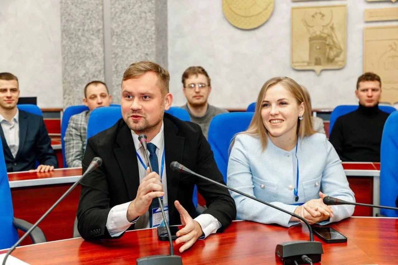 Представители Энгельсского района приняли участие в молодежном форуме «Время настоящее» Представители Энгельсского района приняли участие в молодежном форуме «Время настоящее»