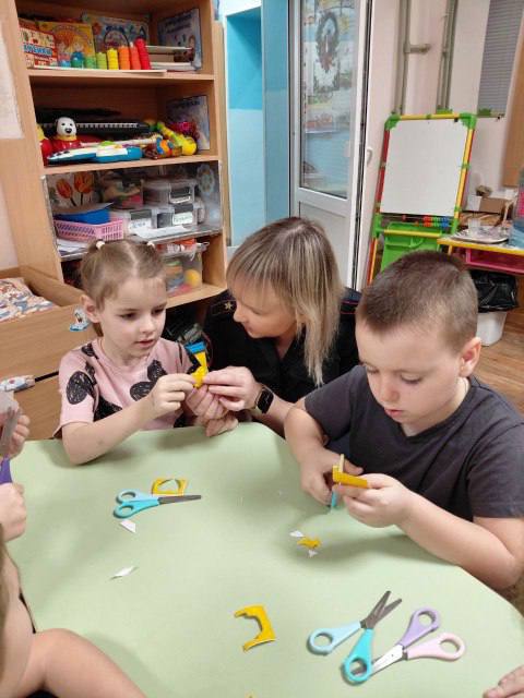 Безопасность на дороге: сотрудники Госавтоинспекции города Саратова провели занятия с дошкольниками Безопасность на дороге: сотрудники Госавтоинспекции города Саратова провели занятия с дошкольниками