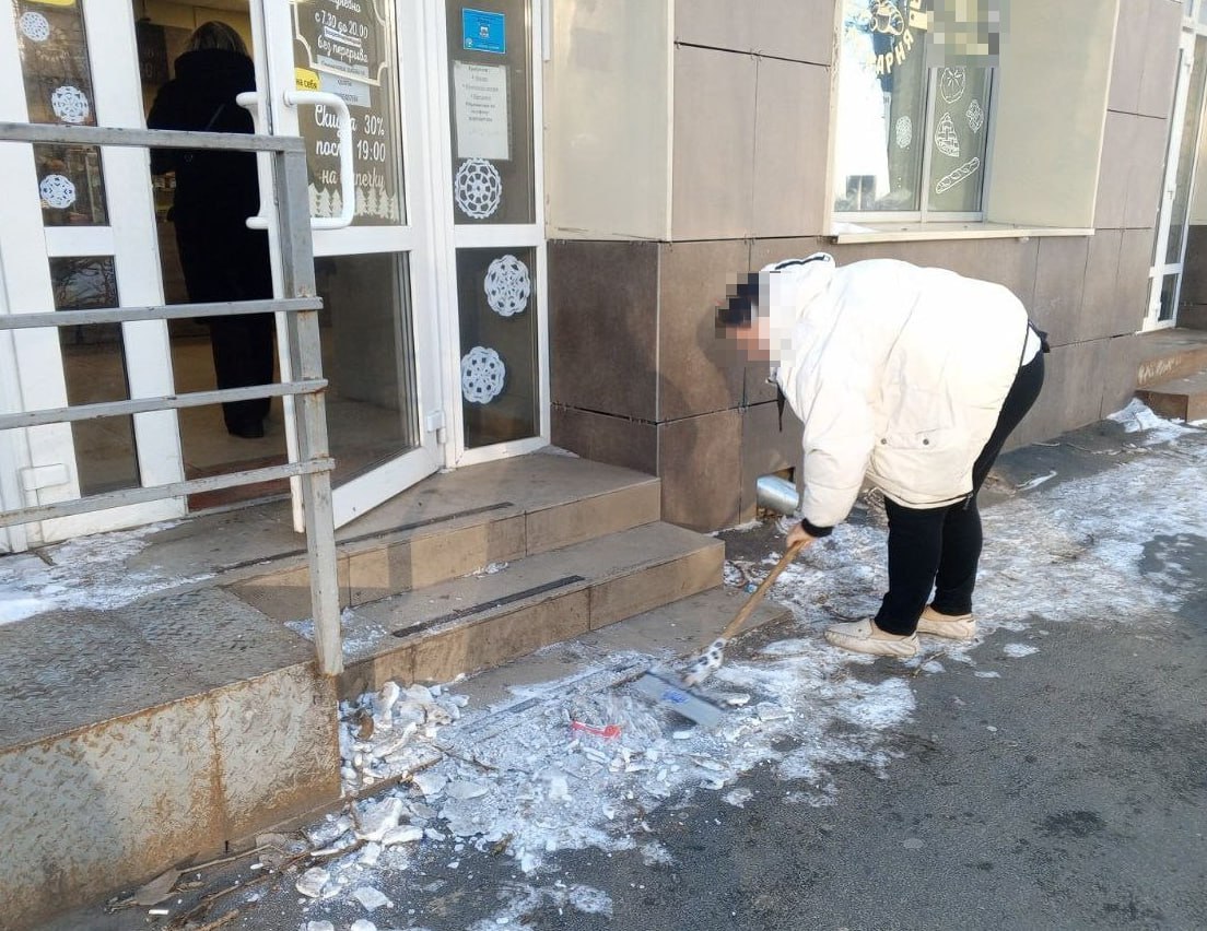 В Энгельсе проверили содержание собственниками прилегающих к объектам территорий В Энгельсе проверили содержание собственниками прилегающих к объектам территорий