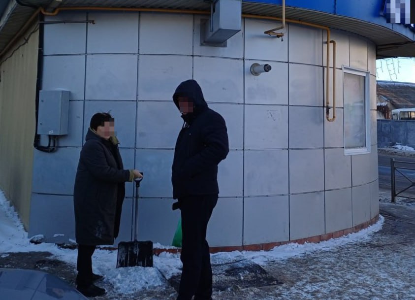 В Энгельсе проверили содержание собственниками прилегающих к объектам территорий В Энгельсе проверили содержание собственниками прилегающих к объектам территорий