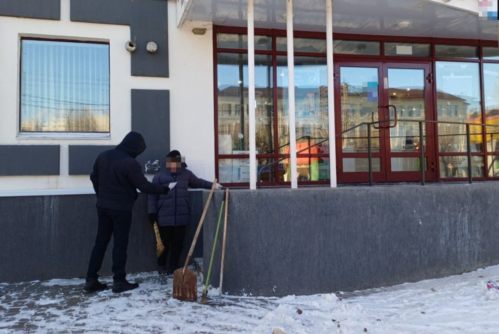 В Энгельсе проверили содержание собственниками прилегающих к объектам территорий В Энгельсе проверили содержание собственниками прилегающих к объектам территорий