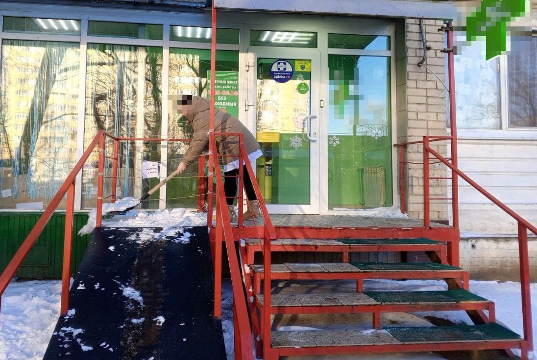 В Энгельсе проверили содержание собственниками прилегающих к объектам территорий В Энгельсе проверили содержание собственниками прилегающих к объектам территорий