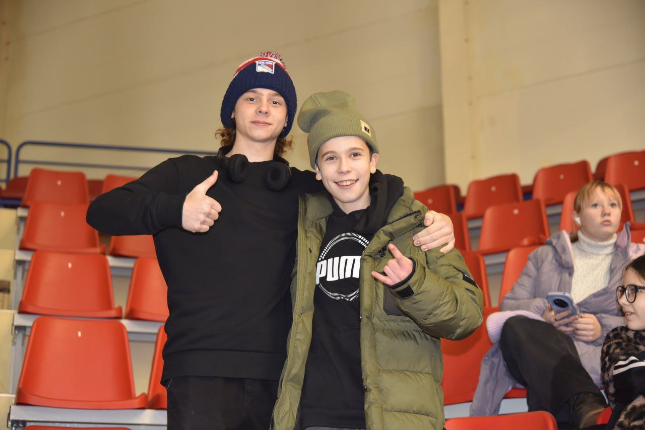 В ледовом дворце «Кристалл» состоялось торжественное открытие хоккейного турнира «Лёд и пламя» В ледовом дворце «Кристалл» состоялось торжественное открытие хоккейного турнира «Лёд и пламя»