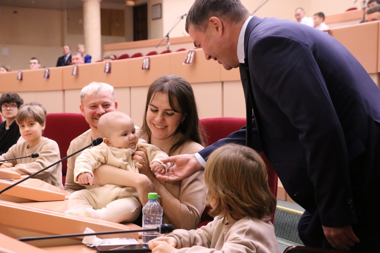 Сегодня в Саратовской областной Думе чествовали многодетные семьи Сегодня в Саратовской областной Думе чествовали многодетные семьи