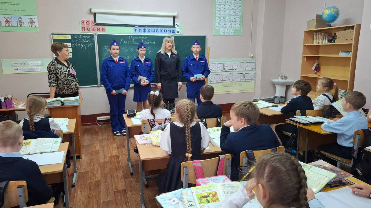 Вольские госавтоинспекторы и участники отряда ЮИД провели акцию «Засветись в темноте» Вольские госавтоинспекторы и участники отряда ЮИД провели акцию «Засветись в темноте»