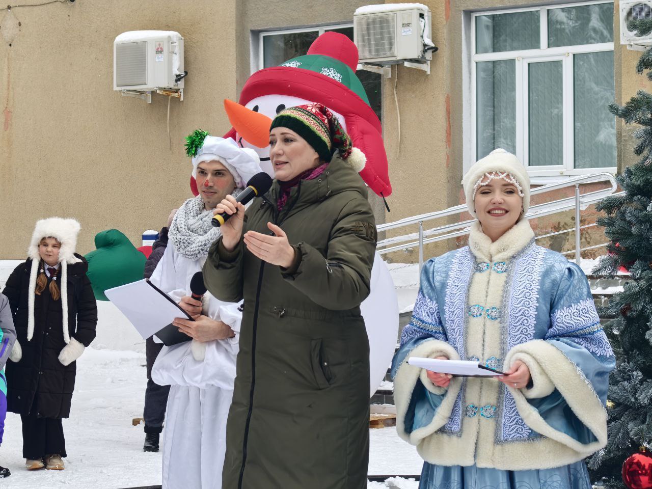 Вольский театр привез новогодние праздники в самые отделенные уголки Саратовской области Вольский театр привез новогодние праздники в самые отделенные уголки Саратовской области