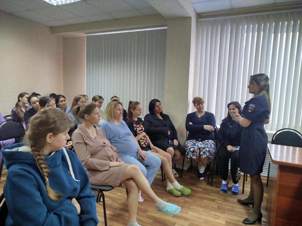 Госавтоинспекторы в Энгельсе провели тренинги по безопасности при перевозке детей для будущих мам Госавтоинспекторы в Энгельсе провели тренинги по безопасности при перевозке детей для будущих мам