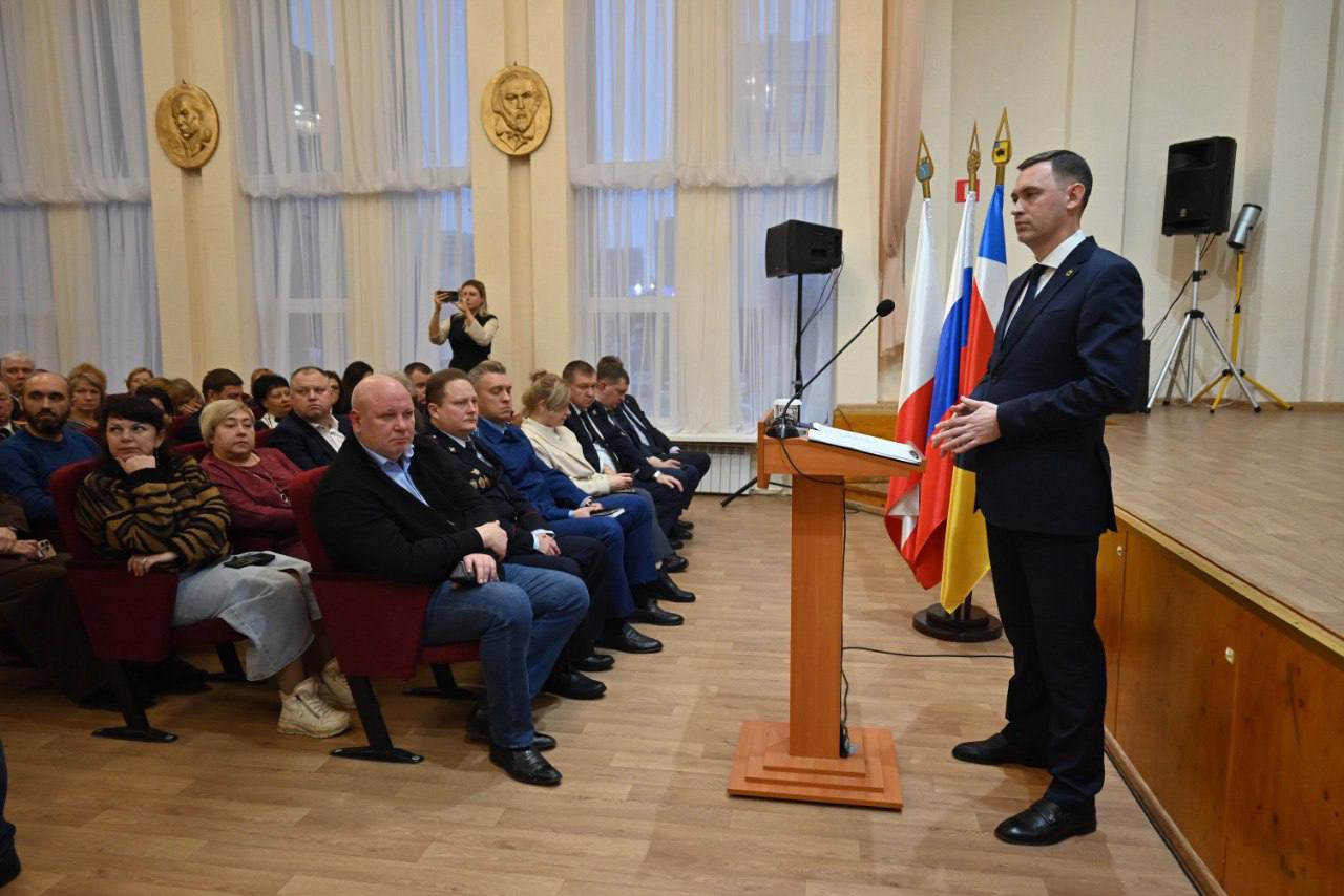 В своем отчете перед жителями остановился на основных результатах работы администрации во втором полугодии 2025 года В своем отчете перед жителями остановился на основных результатах работы администрации во втором полугодии 2025 года