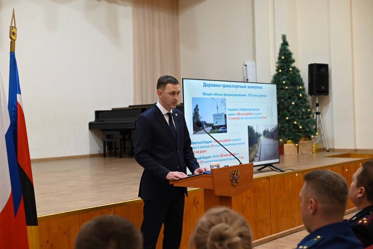 В своем отчете перед жителями остановился на основных результатах работы администрации во втором полугодии 2025 года