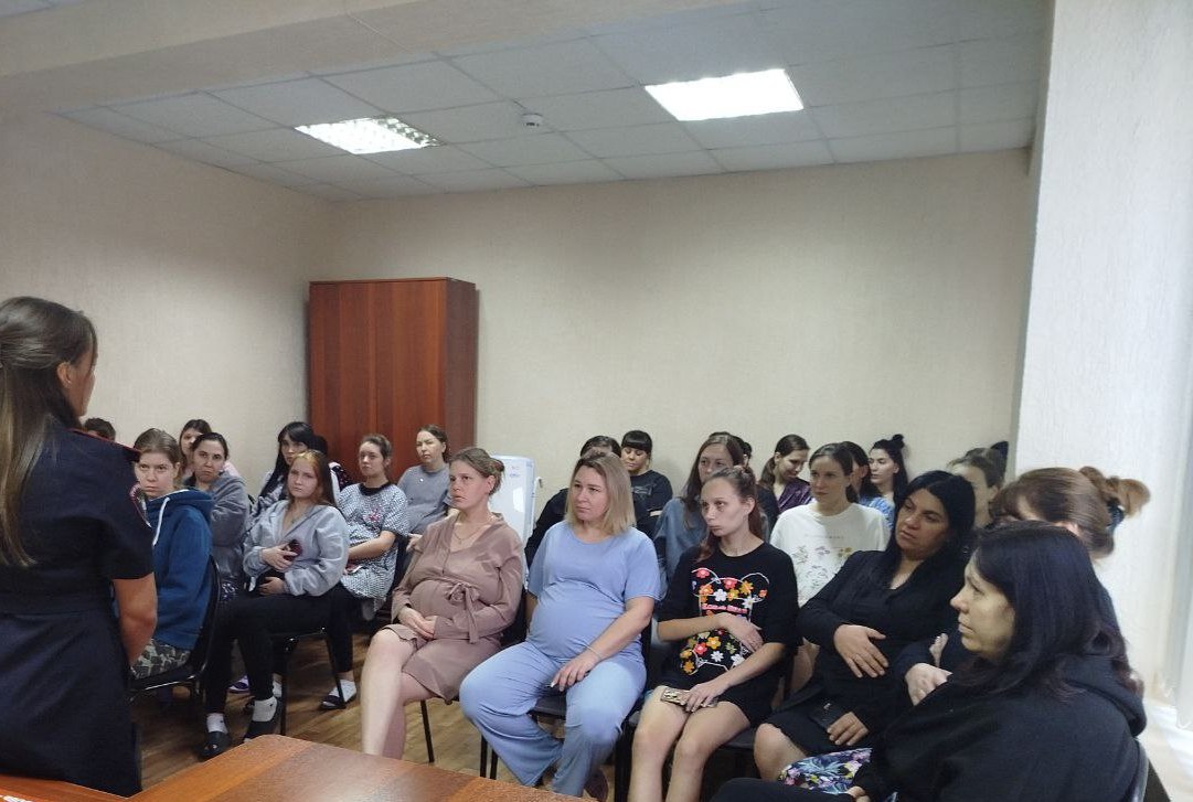 Госавтоинспекторы в Энгельсе провели тренинги по безопасности при перевозке детей для будущих мам Госавтоинспекторы в Энгельсе провели тренинги по безопасности при перевозке детей для будущих мам