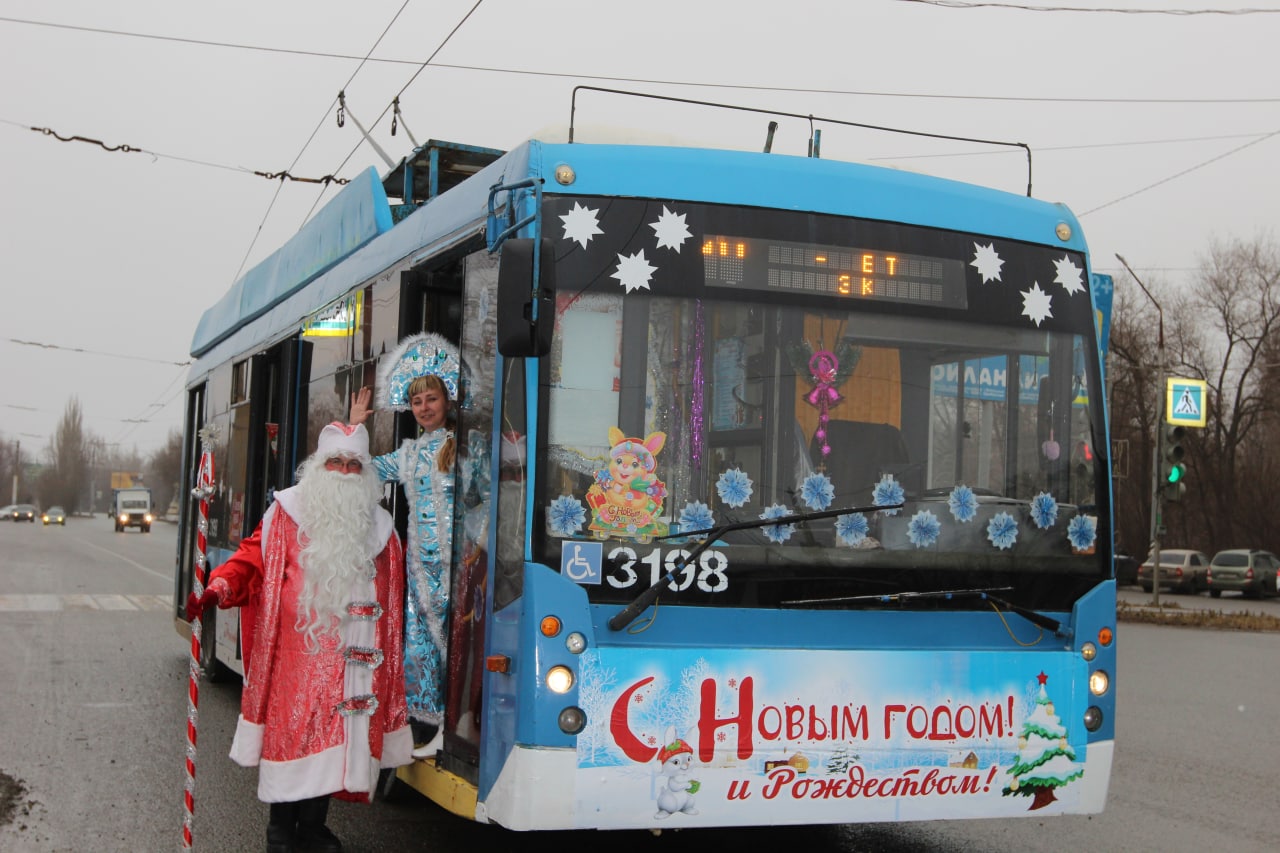 В преддверии Нового года в Энгельсе на улицы выйдет праздничный троллейбус