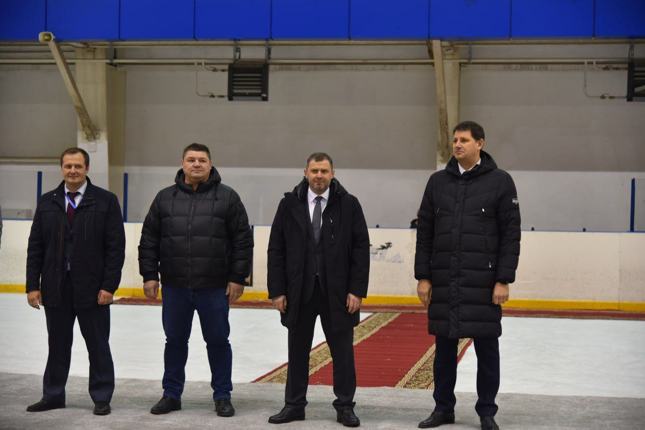 В ледовом дворце «Кристалл» состоялось торжественное открытие хоккейного турнира «Лёд и пламя» В ледовом дворце «Кристалл» состоялось торжественное открытие хоккейного турнира «Лёд и пламя»