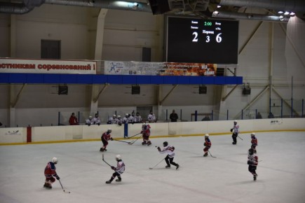 В Балаково проходит III турнир по хоккею среди дворовых команд «Лёд и пламя» на призы олимпийского чемпиона Андрея Коваленко