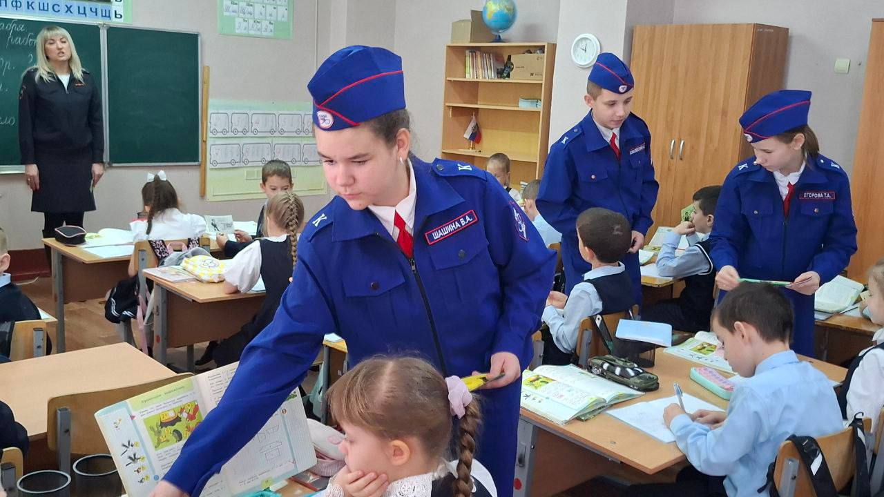 Вольские госавтоинспекторы и участники отряда ЮИД провели акцию «Засветись в темноте» Вольские госавтоинспекторы и участники отряда ЮИД провели акцию «Засветись в темноте»