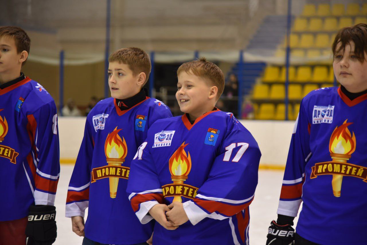 В ледовом дворце «Кристалл» состоялось торжественное открытие хоккейного турнира «Лёд и пламя» В ледовом дворце «Кристалл» состоялось торжественное открытие хоккейного турнира «Лёд и пламя»