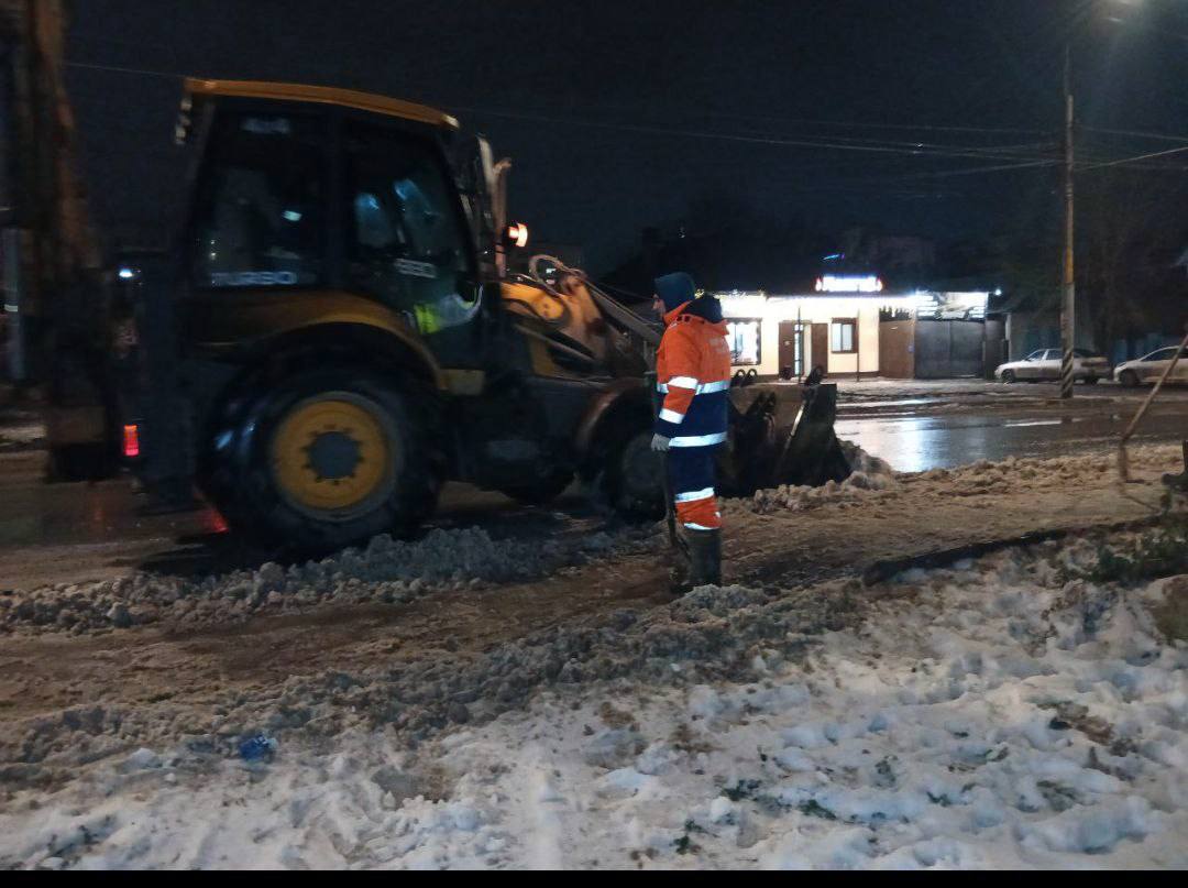 Продолжается вывоз снега с улично-дорожной сети Энгельса Продолжается вывоз снега с улично-дорожной сети Энгельса
