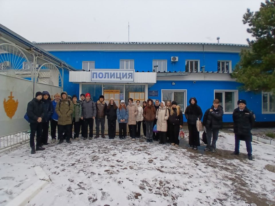 Сотрудники линейного отдела полиции Ершов Приволжского ЛУ МВД России на транспорте организовали экскурсию для школьников