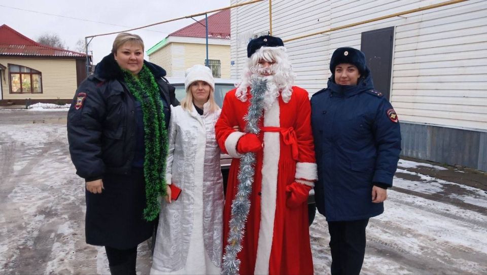 В Саратовской области стартовала Всероссийская акция МВД России «Полицейский Дед Мороз»