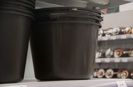 Сделайте так и мусорное ведро перестанет неприятно пахнуть: копеечный метод