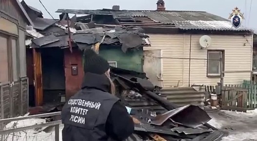 При пожаре в одноэтажном деревянном доме в Саратовской области погибли два человека: женщина и мужчина