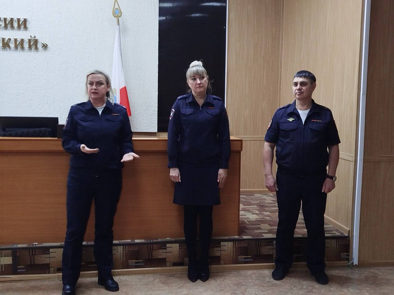 В Вольске школьники посетили городской отдел полиции и познакомились с особенностями работы стражей порядка В Вольске школьники посетили городской отдел полиции и познакомились с особенностями работы стражей порядка