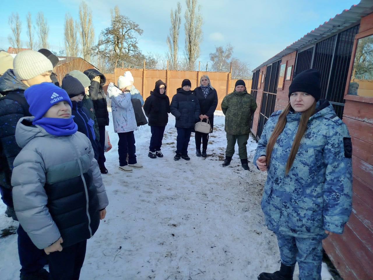 В Вольске школьники посетили городской отдел полиции и познакомились с особенностями работы стражей порядка В Вольске школьники посетили городской отдел полиции и познакомились с особенностями работы стражей порядка