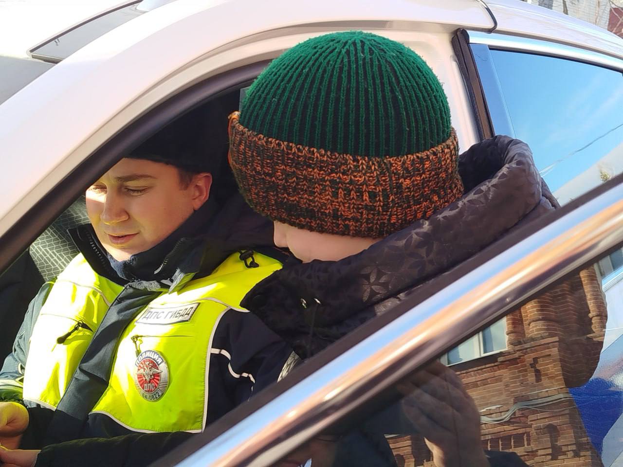 В Вольске школьники посетили городской отдел полиции и познакомились с особенностями работы стражей порядка В Вольске школьники посетили городской отдел полиции и познакомились с особенностями работы стражей порядка