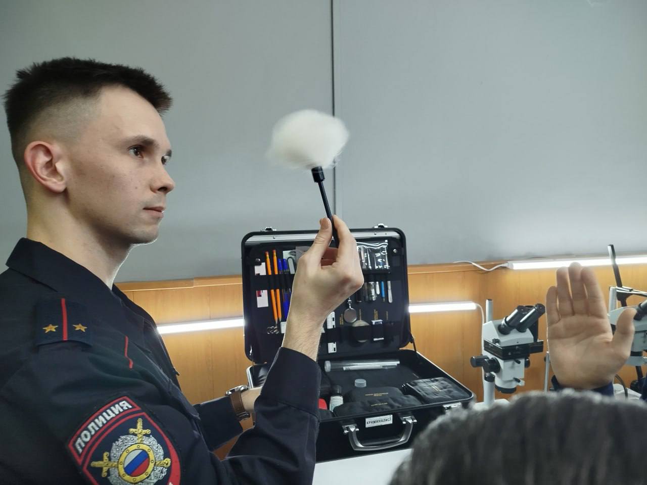 В Вольске школьники посетили городской отдел полиции и познакомились с особенностями работы стражей порядка В Вольске школьники посетили городской отдел полиции и познакомились с особенностями работы стражей порядка