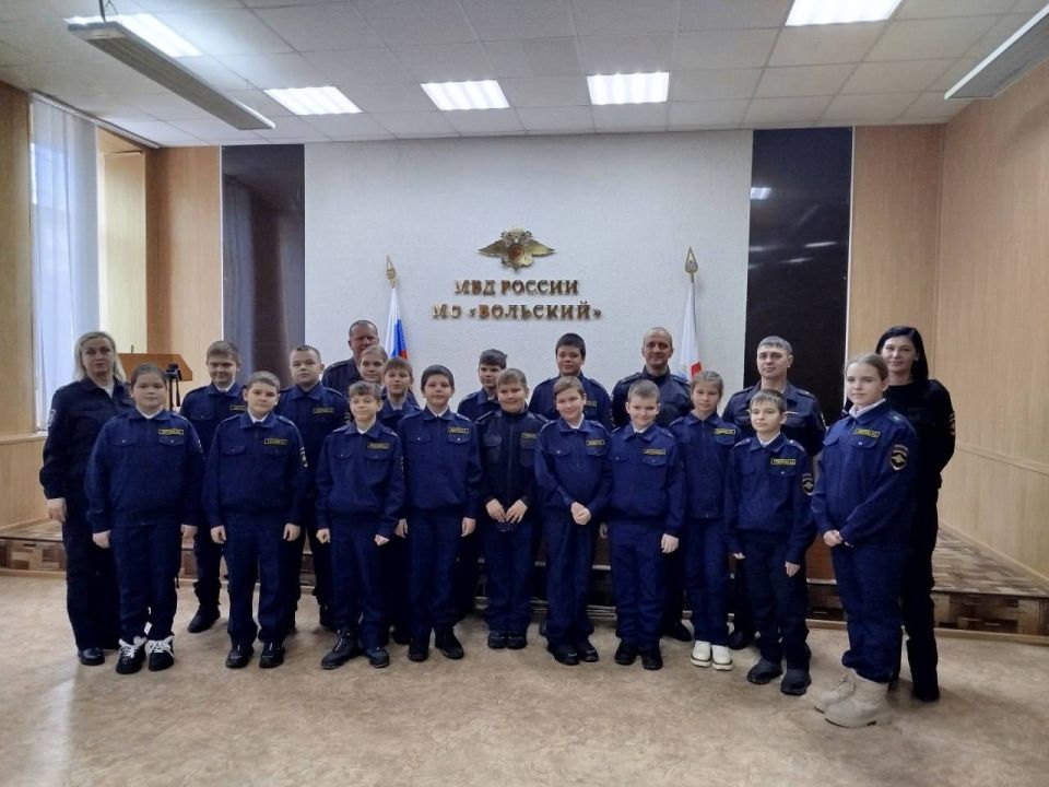 В Вольске школьники посетили городской отдел полиции и познакомились с особенностями работы стражей порядка