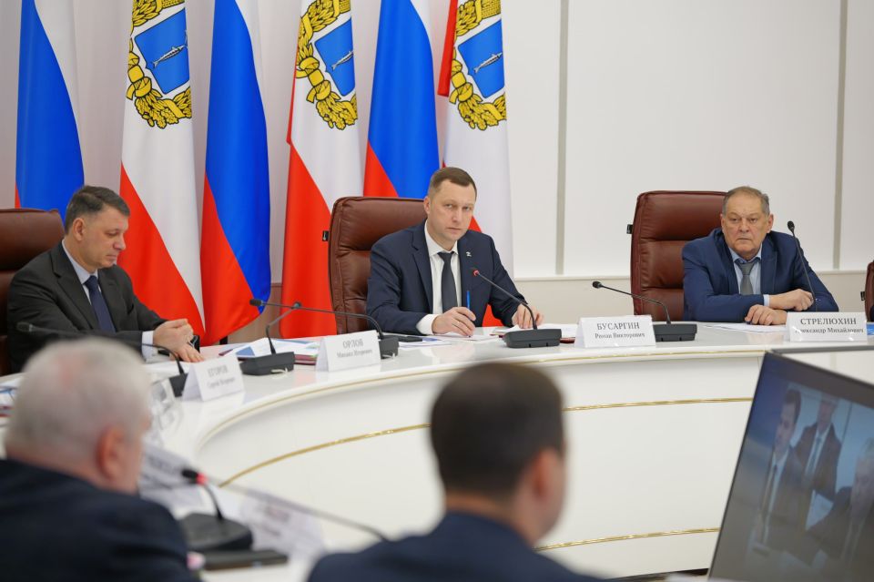Губернатор Роман Бусаргин провел постоянно действующее совещание с заместителями председателя правительства, министрами, а также главами районов