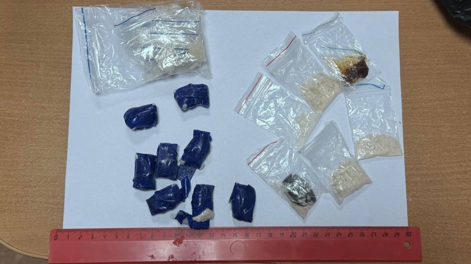 В Саратовской области оперативники наркоконтроля Главка пресекли сбыт около килограмма синтетических наркотиков