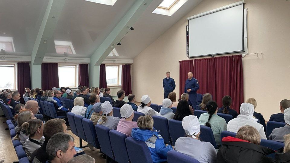 Вольский межрайонный прокурор Константин Чудаев встретился с коллективами предприятий района