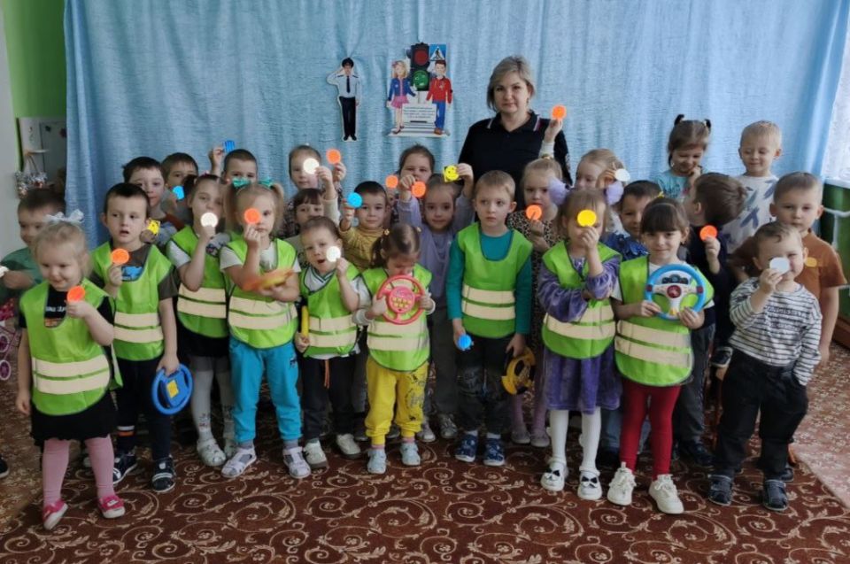 Инспектор ГИБДД побывала в детском саду «Ласточка»