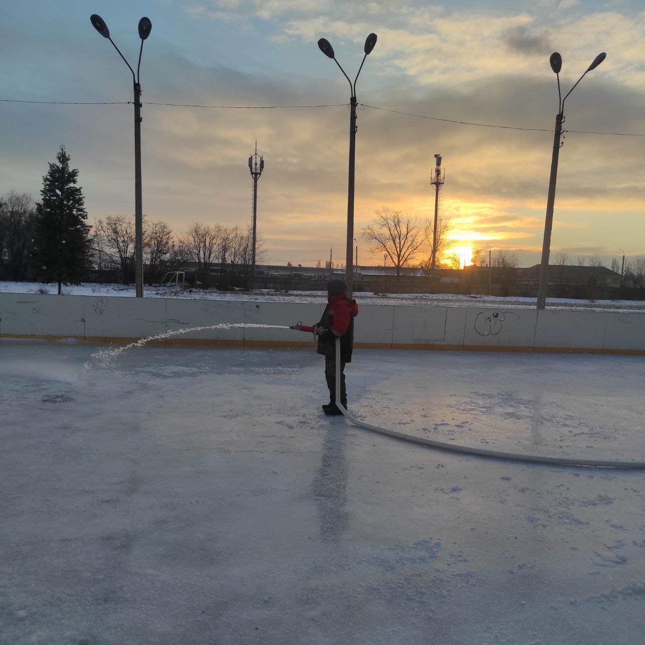 В Балаково и районе началась заливка катков В Балаково и районе началась заливка катков