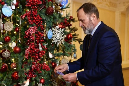 Полномочный представитель Президента Российской Федерации Игорь Комаров принял участи в акции «Елка желаний-2025»