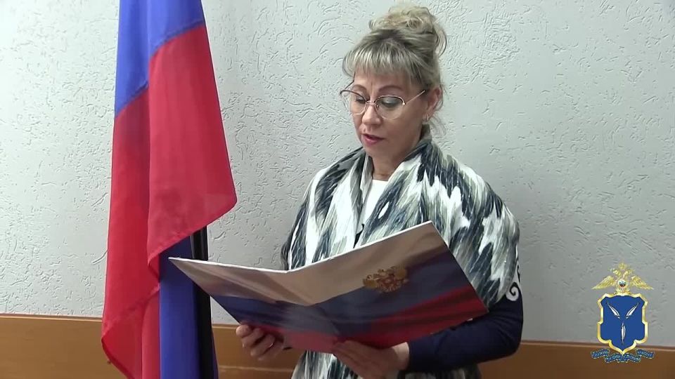 В Саратовской области соотечественница из Латвии и ее сын стали гражданами Российской Федерации