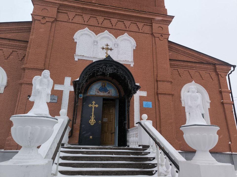 У храма под Саратовом заметили снежных ангелов