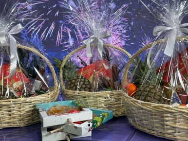 Тем временем призы ждут своих победителей конкурса "Меняем логотипы на корзины"