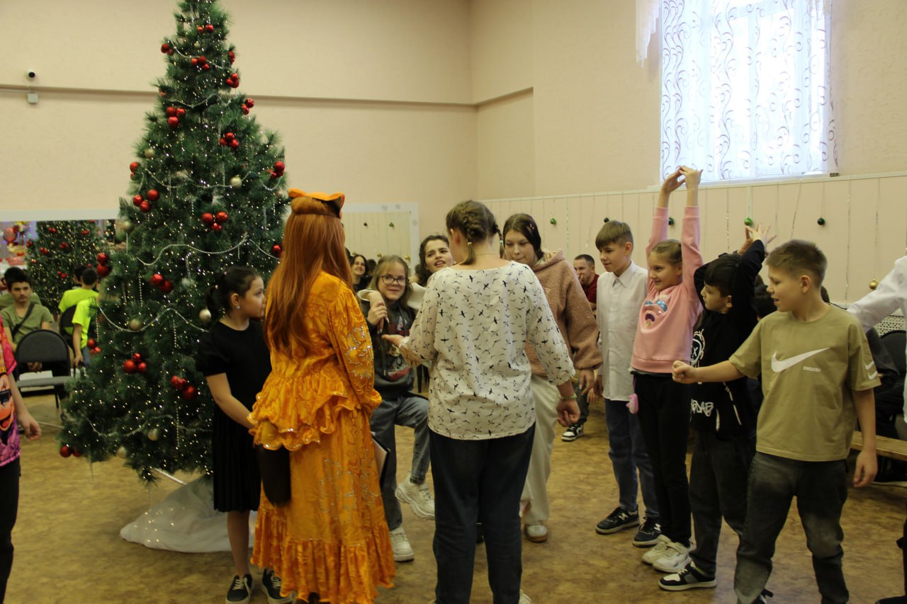 Добрая традиция: сотрудники библиотеки подарили праздник детям Добрая традиция: сотрудники библиотеки подарили праздник детям